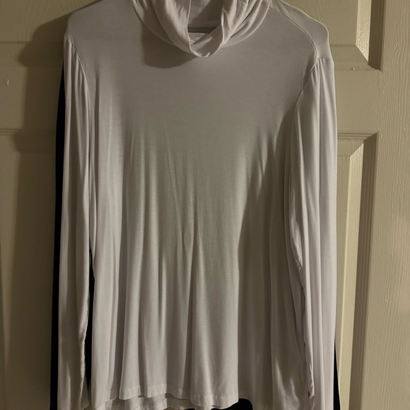 2 relaxed turtle neck shirts - Picture 2 of 3